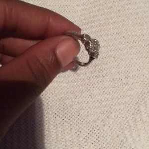 BEAUTIFUL DIAMOND RING
